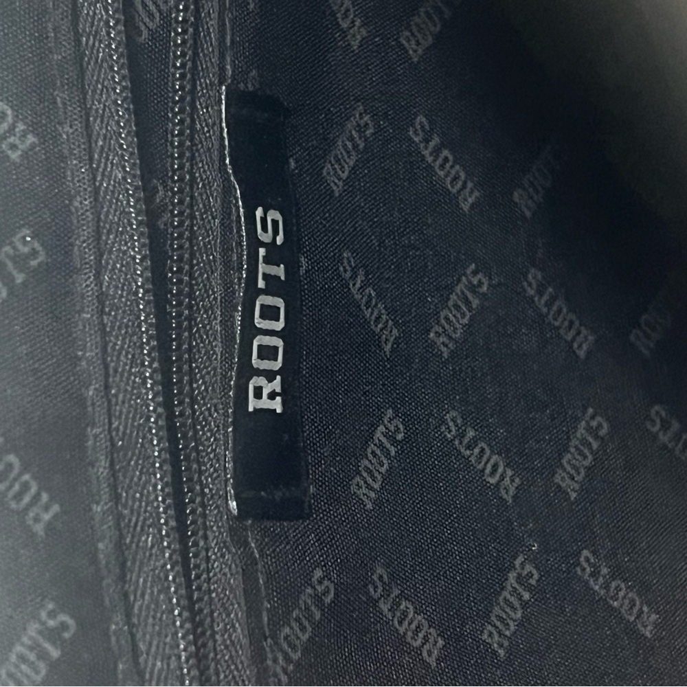 ROOTS Tan Leather Shoulder Crossbody Bag Casual Everyday Bag Zipper Closure - Picture 7 of 8